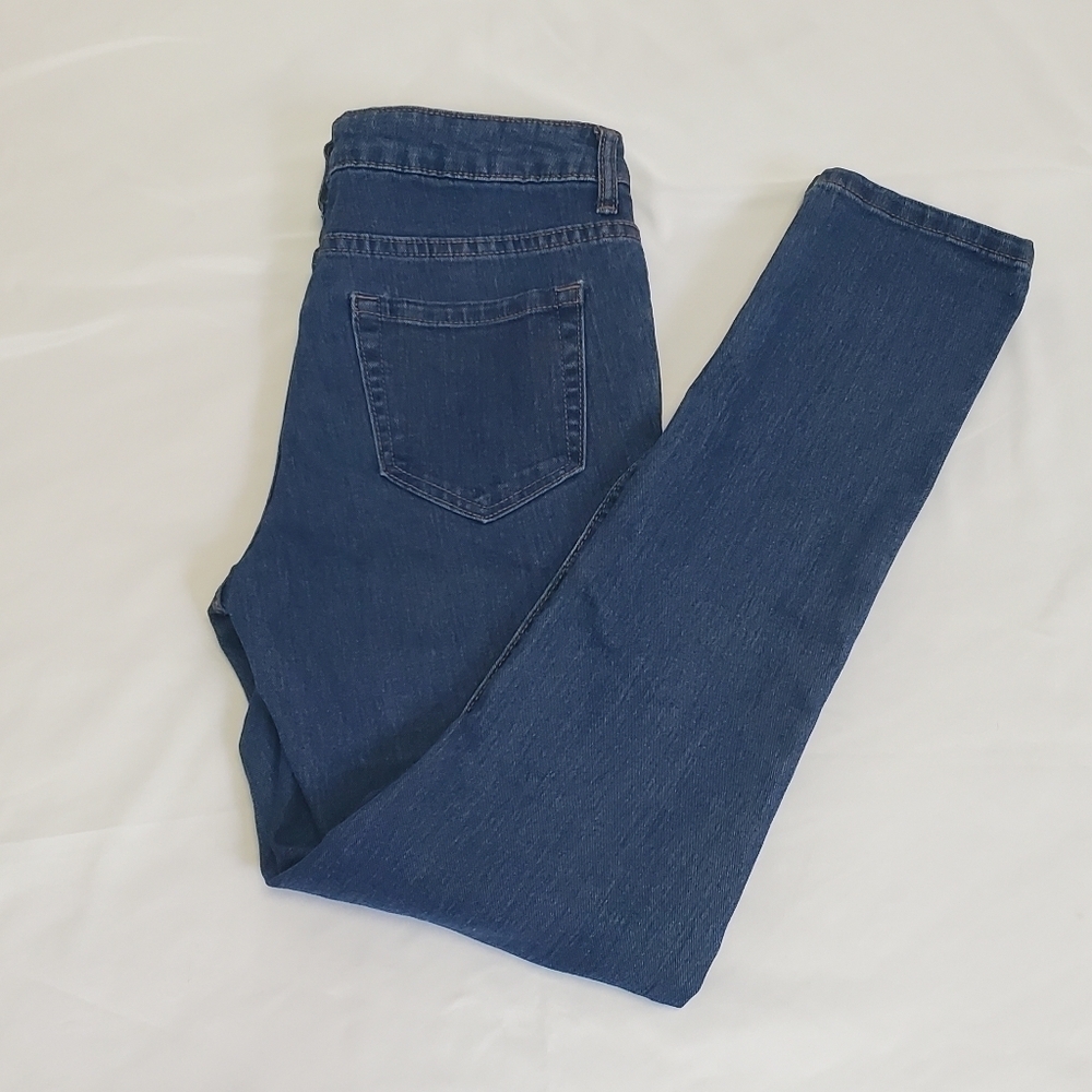 Forever 21 Medium Dark Wash Skinny Jeans